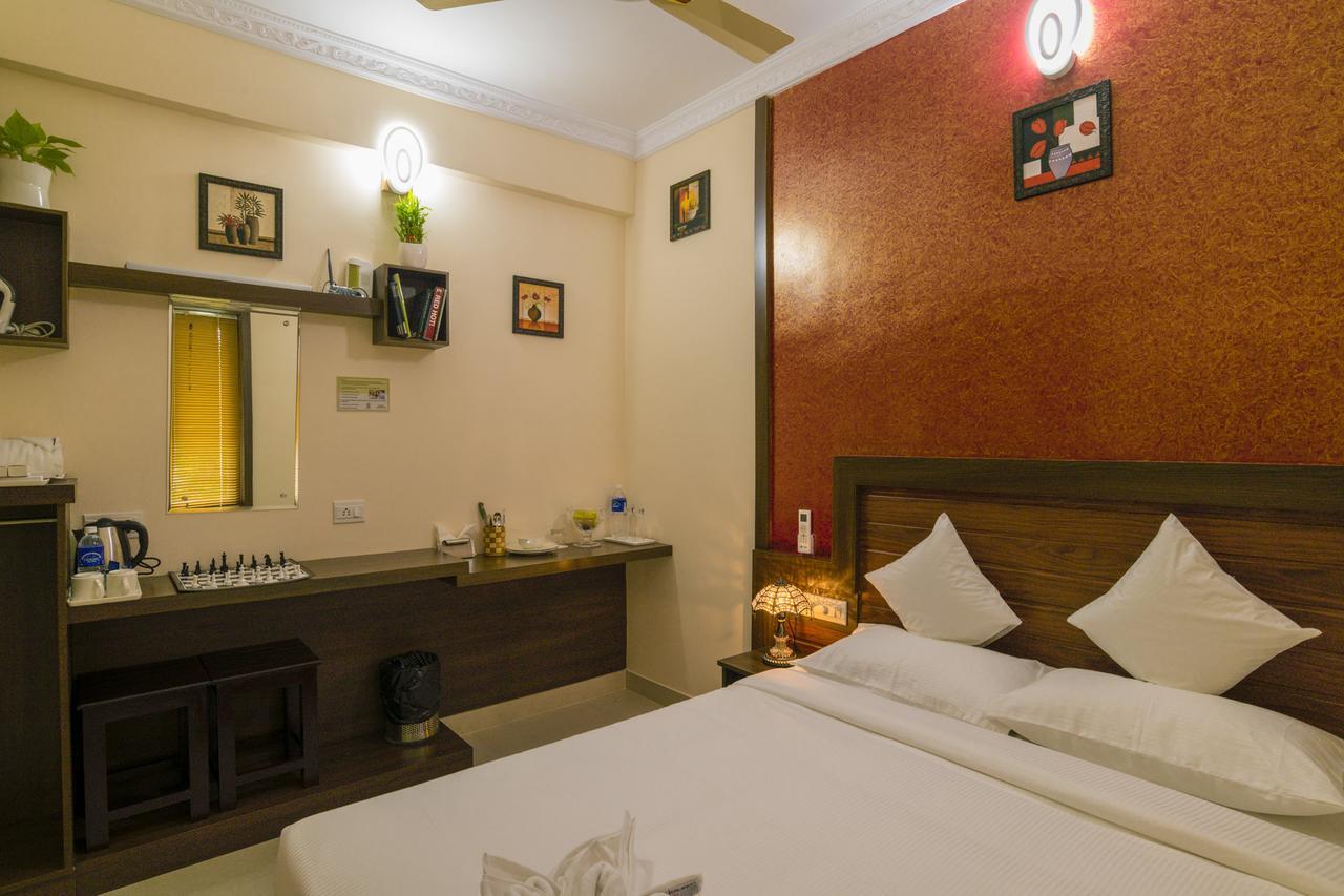 Blue Bell Cochin Airport Hotel Недумбассері Екстер'єр фото