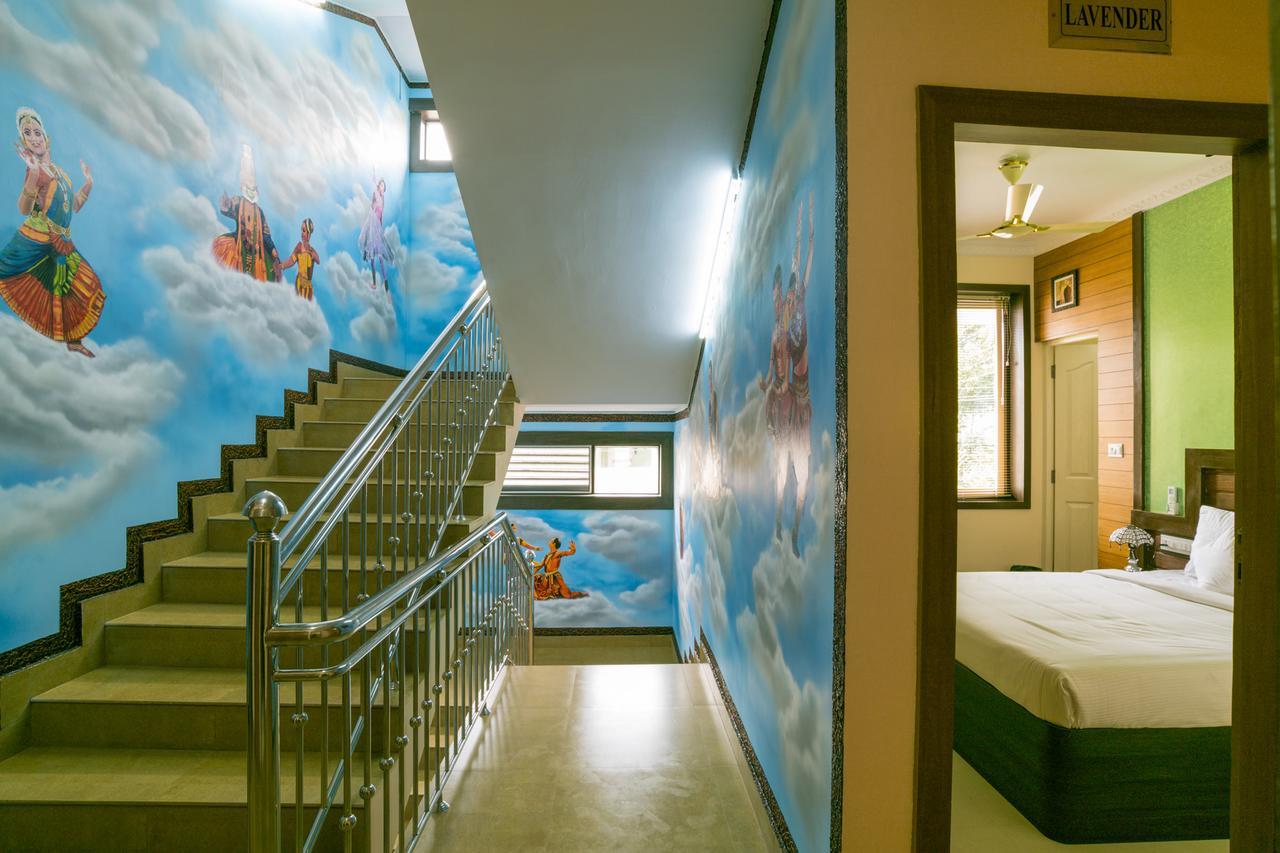 Blue Bell Cochin Airport Hotel Недумбассері Екстер'єр фото