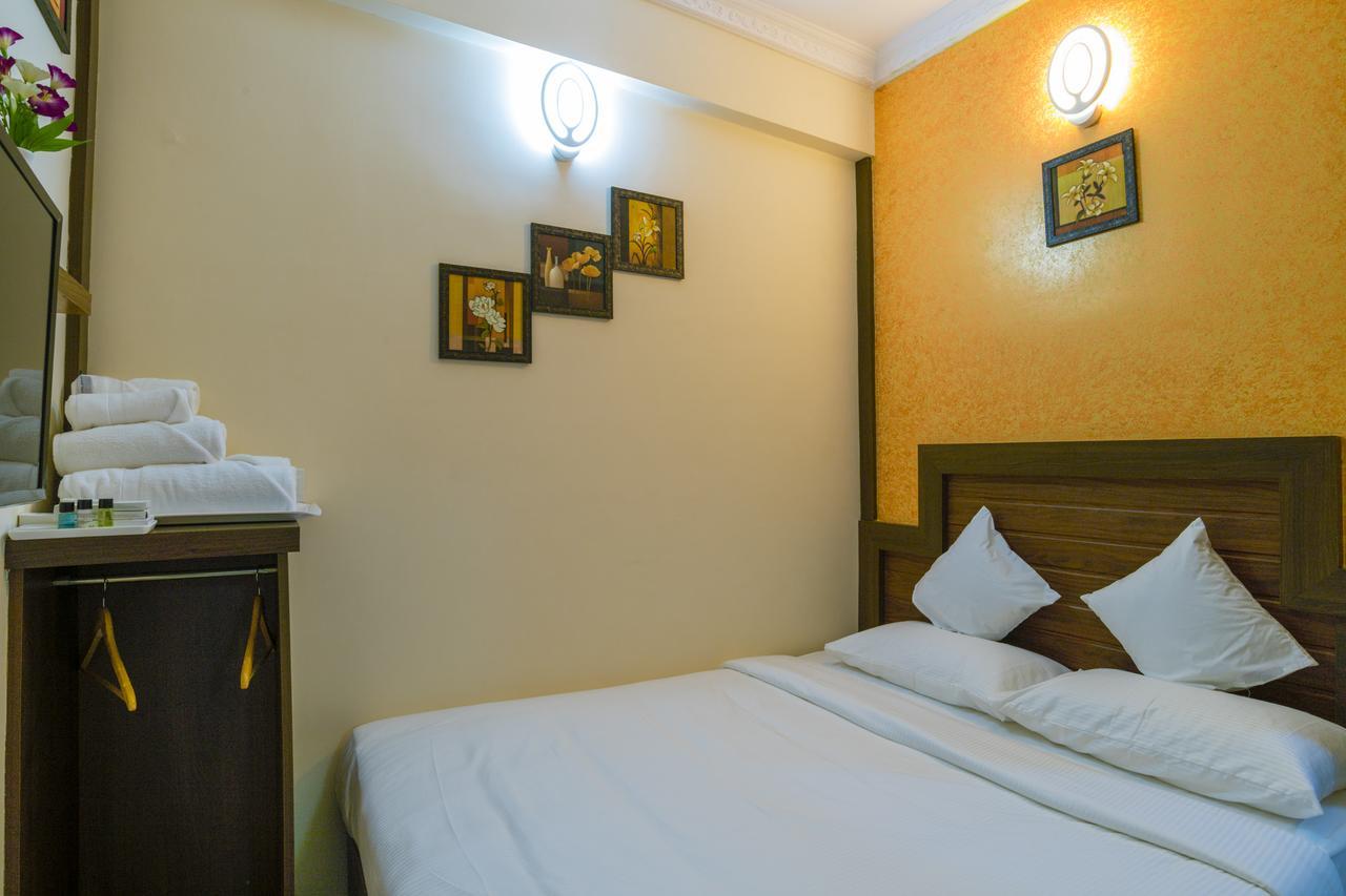 Blue Bell Cochin Airport Hotel Недумбассері Екстер'єр фото