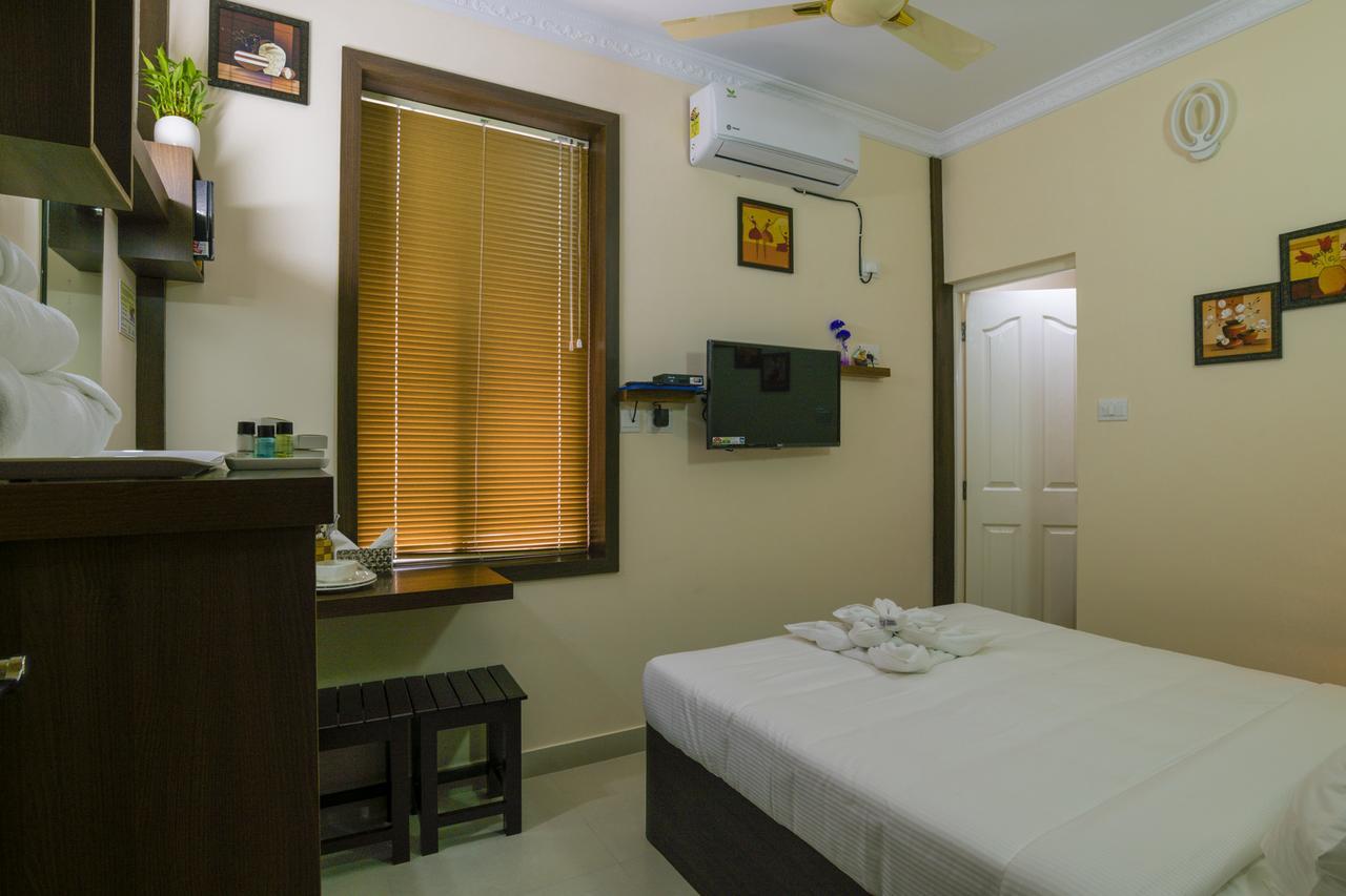 Blue Bell Cochin Airport Hotel Недумбассері Екстер'єр фото