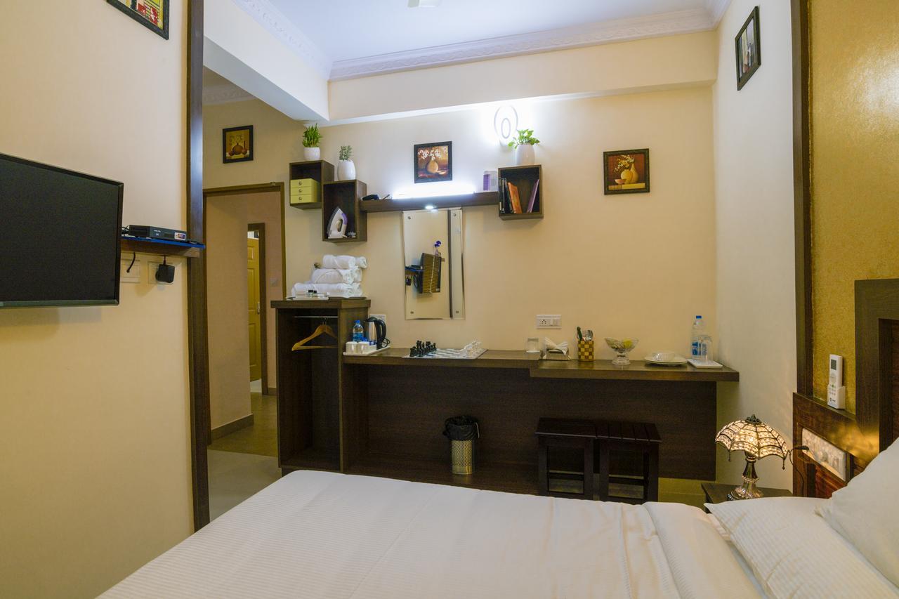 Blue Bell Cochin Airport Hotel Недумбассері Екстер'єр фото