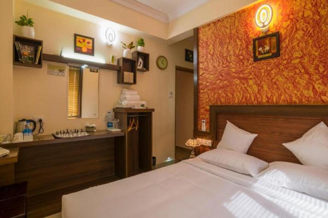 Blue Bell Cochin Airport Hotel Недумбассері Екстер'єр фото